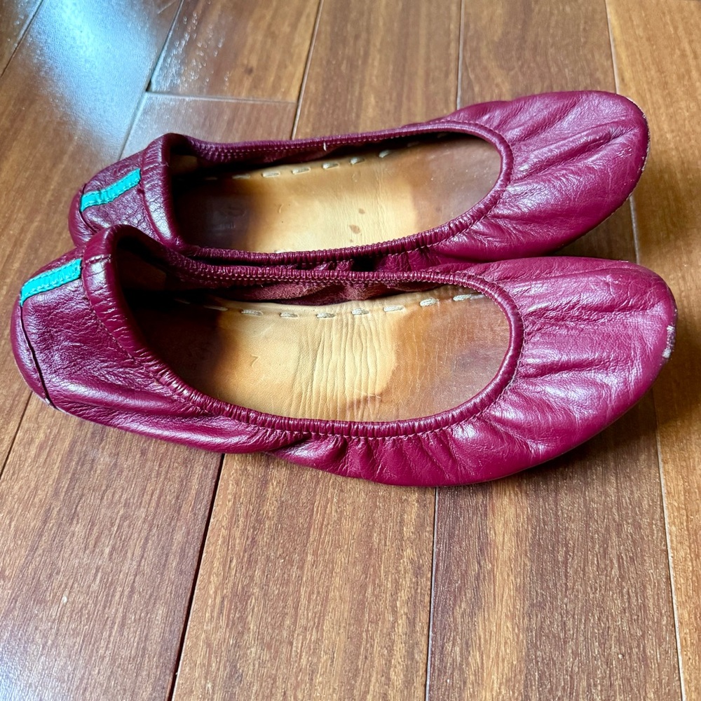 Tieks Burgundy Flats - Picture 3 of 7